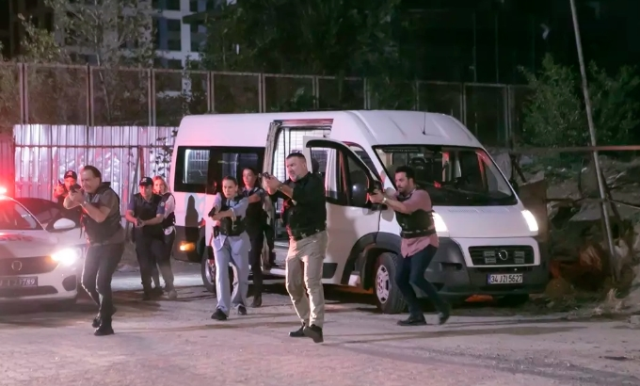 Arka Sokaklar 735. bölüm full HD tek parça izleme linki var mı?