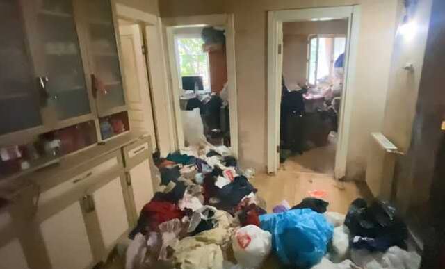 Gaziosmanpaşa'da Bir Kadının Evinden 5 Ton Çöp Çıktı