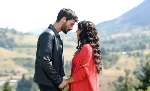 Hudutsuz Sevda CANLI izle! Hudutsuz Sevda 1. Bölüm FOX TV CANLI izle!