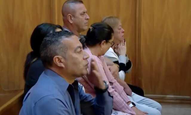 13 Yaşındaki Derek, Annesini Uyurken Bıçakladı ve Sosyal Medyada Paylaştı