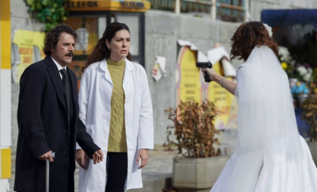 Annem Ankara Zuhal öldü mü, Bergüzar Korel diziden ayrılıyor mu?