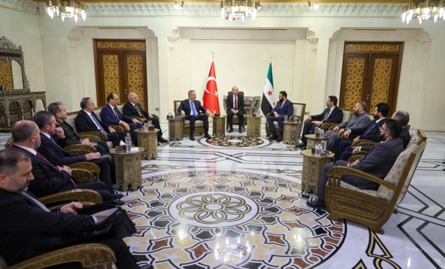 Türkiye'den Şam'a üst düzey ziyaret! 3 isim Şara ile görüştü