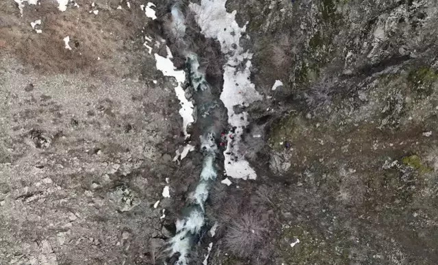 Bir aile dağıldı! Araç dereye uçtu, can kayıpları var