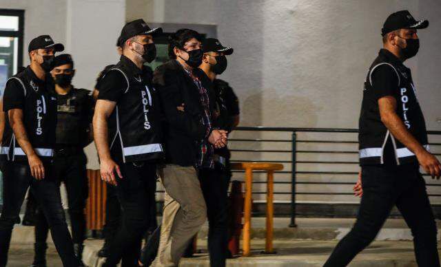 3 yıllık firarına ardından Türkiye'ye getirilen 'Tosuncuk'un dolandırıcılık serüveni Bursa'daki bu bodrum katta başlamış