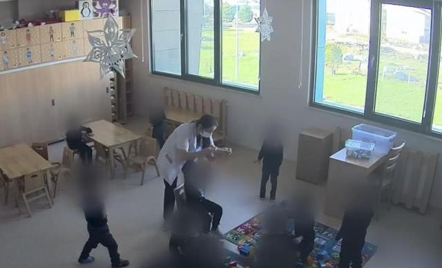 Türkiye'nin konuştuğu kreşten gelen yeni görüntüler pes dedirtti! Çocuğu sandalyeye bağlamışlar