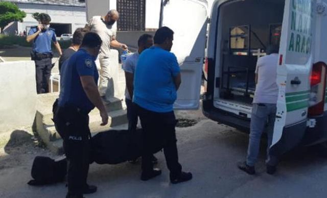 Arkadaşını kurtarmak yerine uyuşturucuyu pencereden atıp, evi temizlemiş