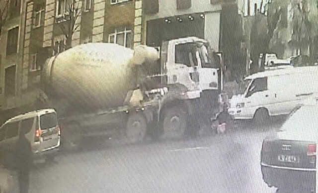 MİKSERİN ALTINDA KALAN ANNE HAYATINI KAYBETTİ ÇOCUKLARI YARA ALMADAN KURTULDU
