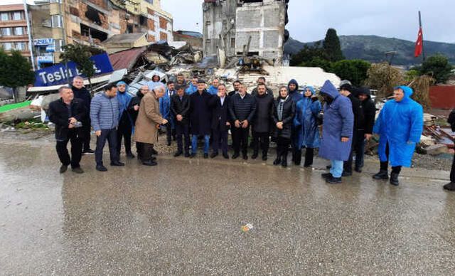 Gazetecilerden depremin vurduğu Hatay'a ziyaret! AK Partili Yayman çalışmalar hakkında bilgi verdi
