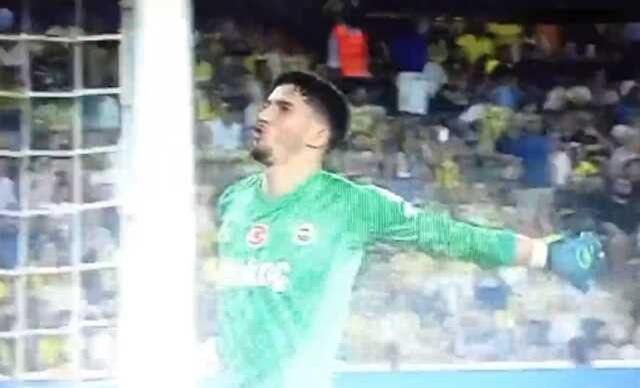 Dünya, Altay Bayındır'ın maç öncesi başına geleni konuşuyor! Fena tiye alındı
