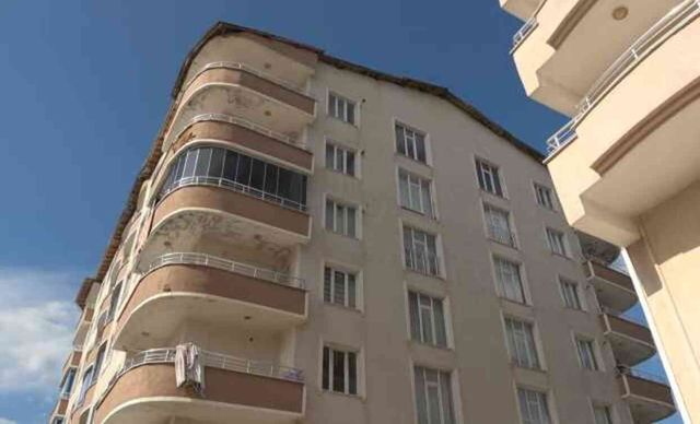 Muş'ta 2 yaşındaki çocuk evin balkonundan düşerek hayatını kaybetti