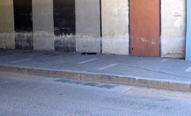 Minibüs motosiklete çarpıp yayaların arasına daldı: 2 ölü
