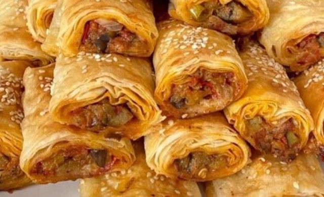 Rüyada börek yemek ne anlama geliyor? Rüyada pişmiş börek yemek nedir? Rüyada su böreği yemek ne demek?