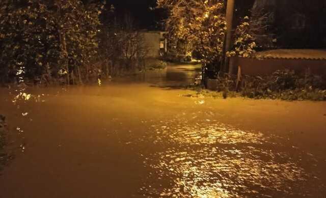 Çanakkale'de Sağanak Yağış Sonucu Sokaklar Sular Altında
