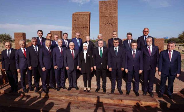Cumhurbaşkanı Erdoğan, Bahçeli'ye 76 adet gül verdi! Sayının özel bir anlamı var