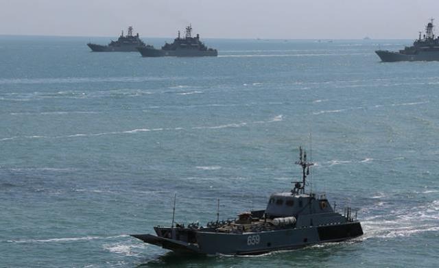 Rusya'dan tansiyonu yükseltecek bir hamle daha! Karadeniz açıklarında 30'dan fazla savaş gemisiyle tatbikata başlıyor