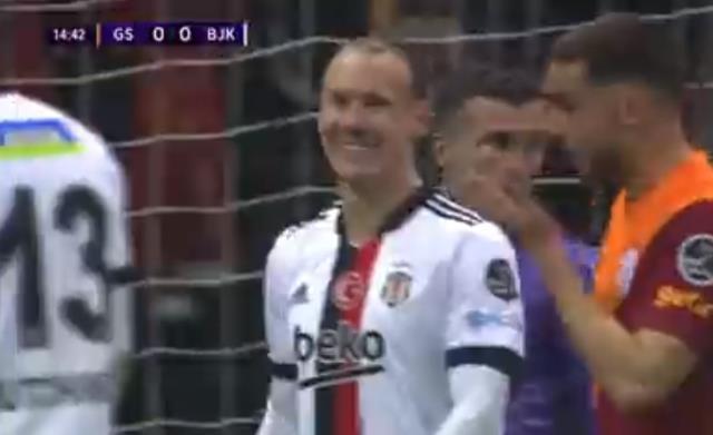 Akıllara durgunluk veren an! Omar'ın çizgiden çıkardığı top derbinin kaderini değiştirdi