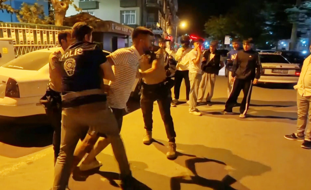 Erkek arkadaşından ka&ccedil;arken yakalandı, kendini k&ouml;pr&uuml;den atmak istedi