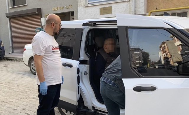 Yaşlı kadın evinde ölü bulundu! Özel gereksinimli oğlu emniyete götürüldü