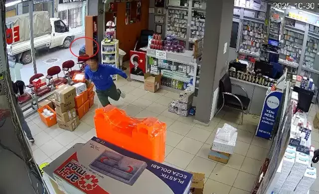 تركيا اليوم جـ ـريمة مروعة في وضح النهار! محاولة اغتصـ ـاب صيدلانية وسط الشارع تهز الشارع التركي (صور) تحرش في وسط الشارع! حاول خلع ملابس الصيدلي!