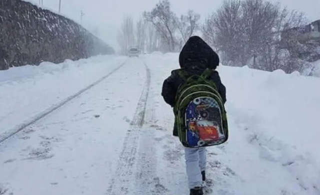 Yağışlı hava ülkeyi esir aldı! Çok sayıda kentte eğitime kar arası