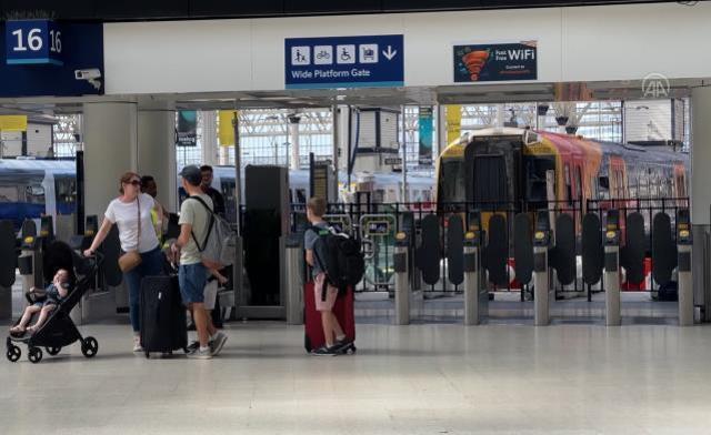 İngiltere'de 30 yılın en büyük ulaştırma çalışanları grevi başladı