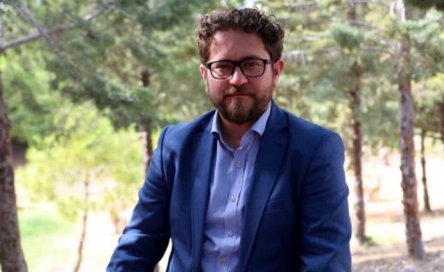 Etek giyen Sefo, kendisine 'Türk olamadınız' diyen Said Ercan'la birbirine girdi