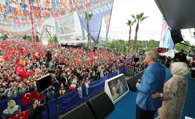 Cumhurbaşkanı Erdoğan'dan Mersin'de gövde gösterisi: Burada 80 bin kişi var, demek ki gümbür gümbür sandığa gidiyoruz