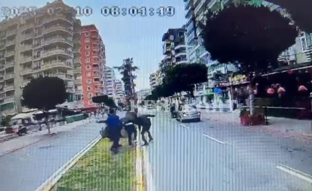 Güvenlik görevlisi tartıştığı halk otobüsü şoförlerini bıçakladı