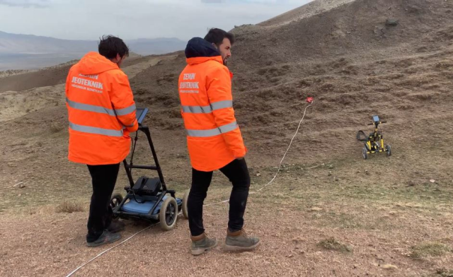 İncil arkeologları, Ağrı Dağın'da Nuh'un gemisini bulma çalışmalarına başladı