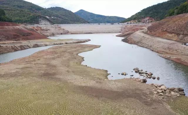 Boşalmış baraj manzarası