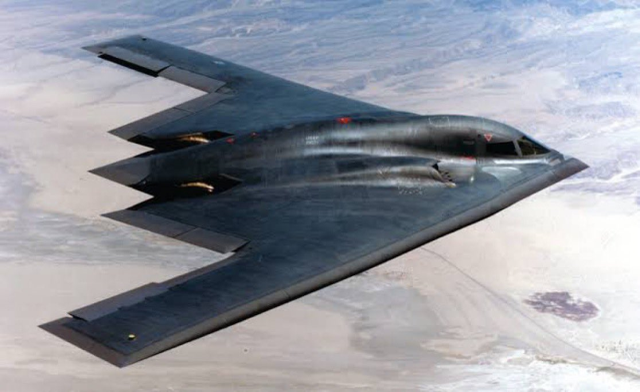 ABD 'görünmez' kozunu sahaya sürdü! B-2 hayalet bombardıman uçakları İran'ın balistik füze stoğunu vurdu