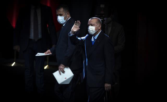 Cumhurbaşkanı Erdoğan, atanan engelli memurun soyadını duyunca espriyi patlattı