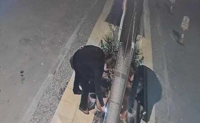 İş yerini kundaklamaya çalışan kadın kendini yaktı! O anlar saniye saniye kamerada