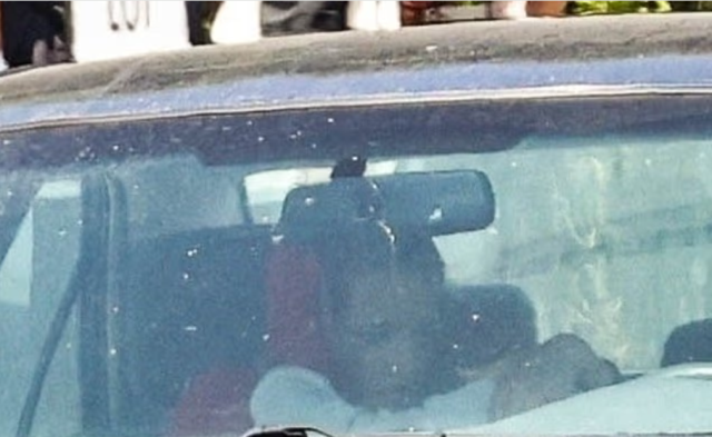 Angelina Jolie kızı Shiloh, arabada kız arkadaşı ile öpüşürken görüntülendi