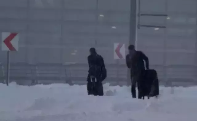 Uçuşların durunca yolcular İstanbul Havalimanı'nda kalmak zorunda kaldı