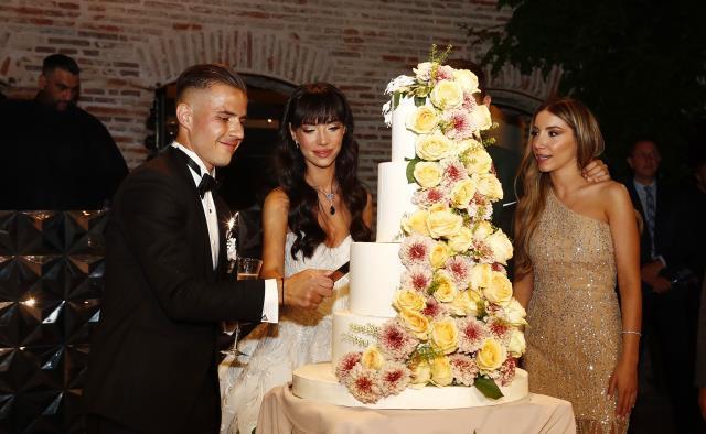 Pelkas'ın düğününde neler oldu neler! Jesus sandalyeye çıktı, İrfan Can ve Serdar Dursun geceye damga vurdu