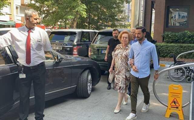 Hacı Sabancı, tekne kazası geçiren Ali Sabancı ve eşi hastanede ziyaret etti