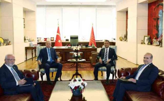 Cumhurbaşkanı Erdoğan, CHP Genel Merkezi'nde! Özgür Özel kapıda karşıladı