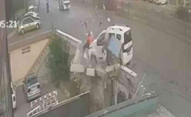 Alkollü sürücü genç kıza çarparak aşağı uçurdu! Hastanede yaşam mücadelesi veriyor