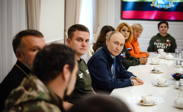 Putin 9 ayın ardından Ukrayna işgalinden kurtarılan Kursk'u ziyaret etti