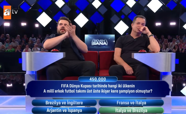 FIFA Dünya Kupası tarihinde hangi iki ülkenin A milli erkek futbol takımı üst üste ikişer kere şampiyon olmuştur?
