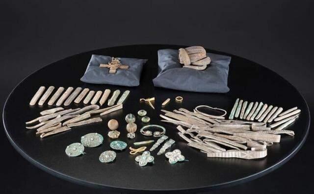 Emekli iş insanı, tarlasında kazı yaparken buldu! Defineyi gören koleksiyoner kilitlenip kaldı