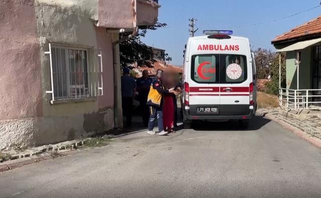 Birlikte yaşadığı kadının üzerine ocaktaki kızgın yağı döktü