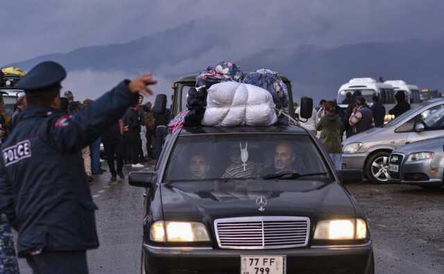 Karabağ'da 20 kişinin öldüğü patlama çok sayıda kişinin yakıt almak için depo önünde beklediği sırada meydana gelmiş