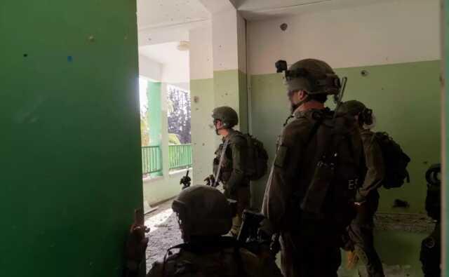 Hamas İsrail'i Hedef Aldı