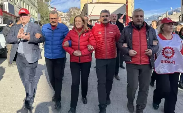 DİSK'ten asgari ücret zammı mesajı: İnsanca yaşanacak ücret istiyoruz