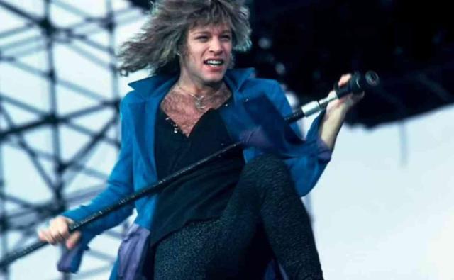 Rock Yıldızı Jon Bon Jovi, intihar girişiminde bulunan kadını kurtardı