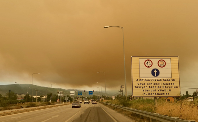 5 ilde orman yangını, alevler yerleşim yerlerine kadar ulaştı