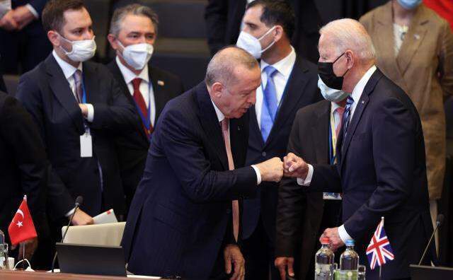 Son Dakika: Cumhurbaşkanı Erdoğan ile Biden'ın görüşmesi başladı
