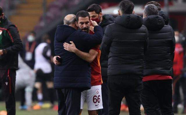Galatasaray'ın Emre Belözoğlu'su kaptan Arda Turan olacak